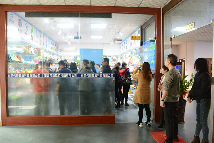 香港禮品協會成員單位近30人考察偉順硅膠，2019年訂單不斷